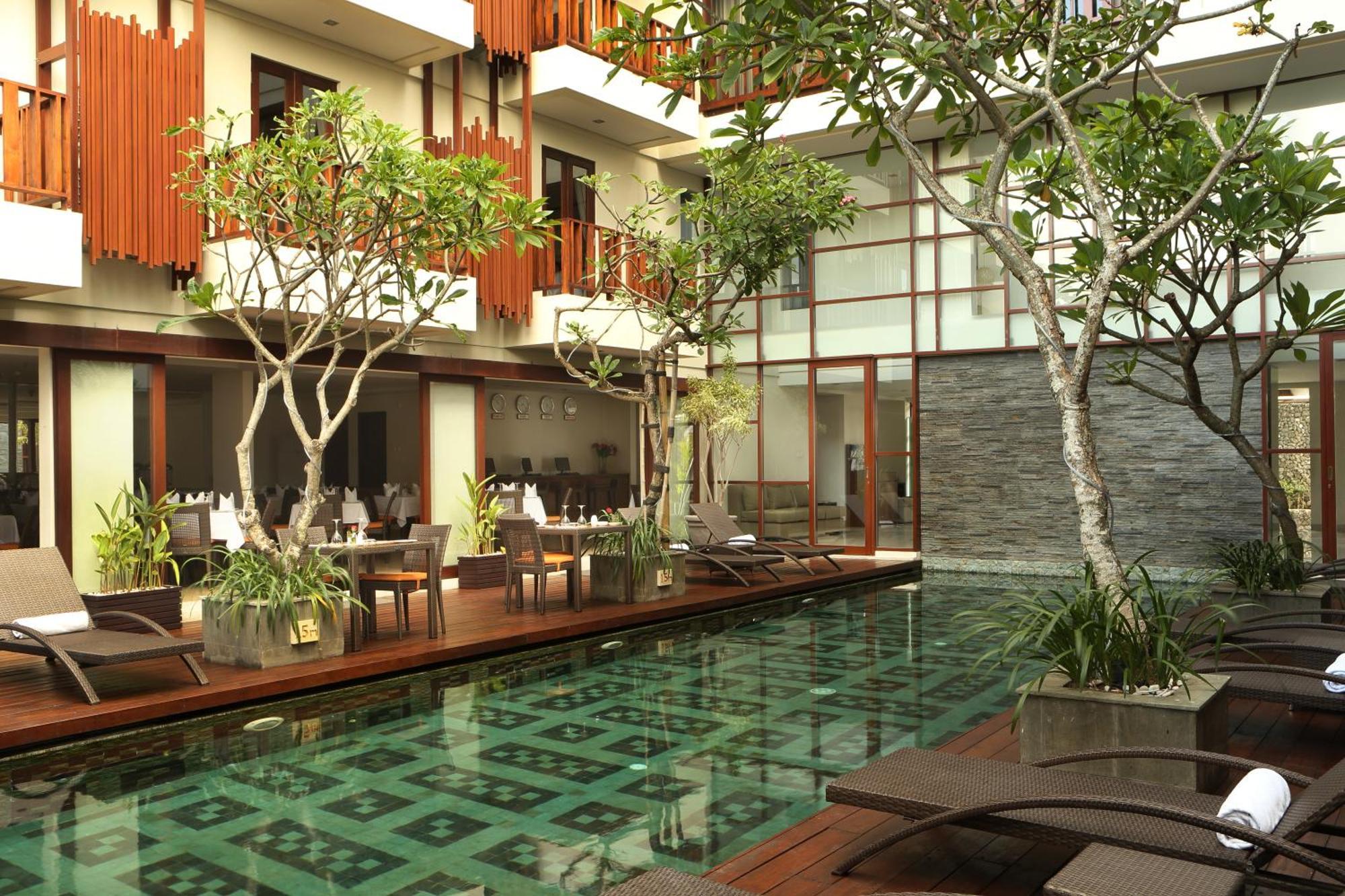 D'Primahotel Seminyak Exterior photo