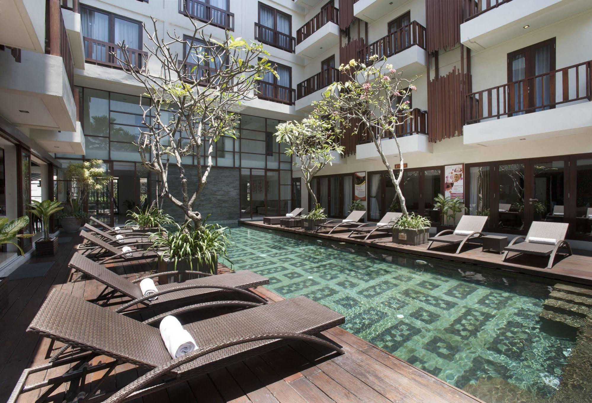 D'Primahotel Seminyak Exterior photo